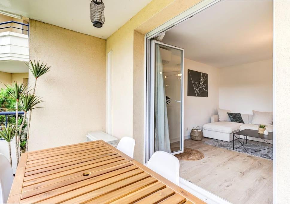 Aerosky Proche Aeroport Apartment *